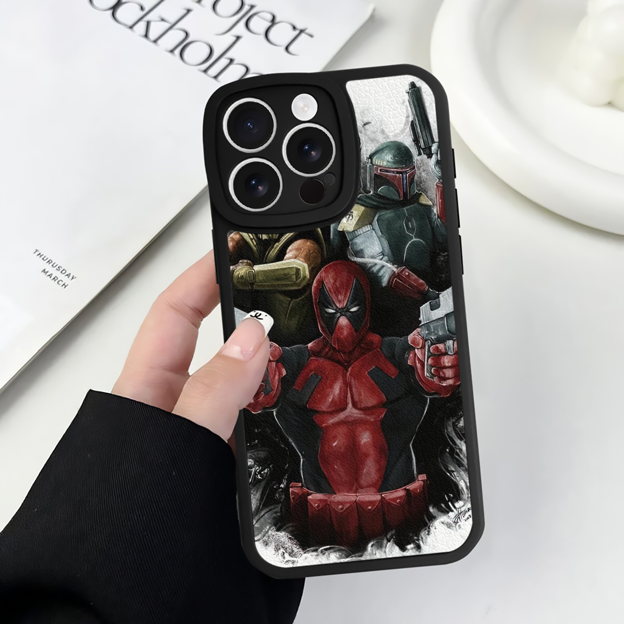 （画像用） Deadpool デッドプール 【iPhone 16シリーズ対応】シリコンスマホケース（レザー調） 材質：シリコン
